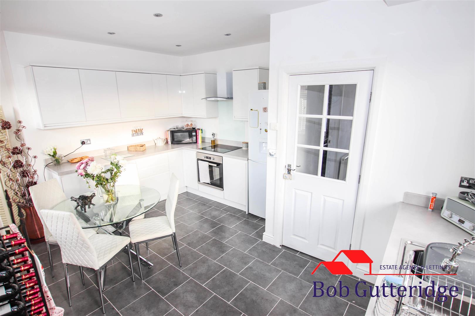 NEW FITTED KITCHEN / DINER